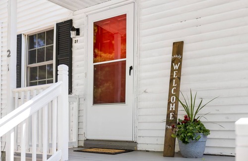 Springfield House | Thomas's Cozy Duplex - Centrally Located