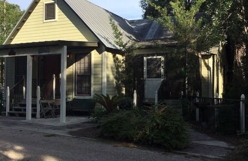 Steinhatchee Cottage | Thomas' Store- Remodeled in Oct 2021, pet friendly