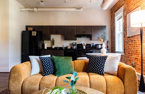Ypsilanti Apartment | Thompson & Co Brick Loft KING