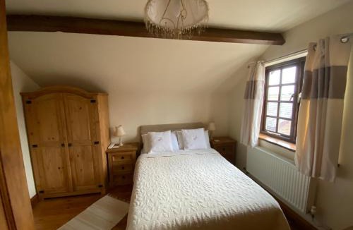 Flaxton House | Thompsons Arms Cottages