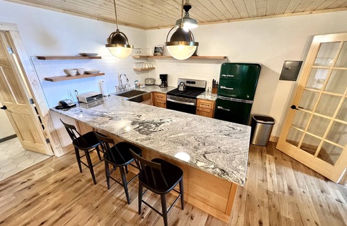 Grand Marais Hotel | Thomsonite Beach Inn