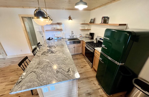 Grand Marais Hotel | Thomsonite Beach Inn