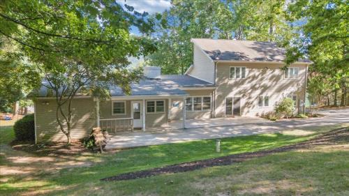 Penhook House | Thomwells Family Affair - Private Dock, Sleeps 18!