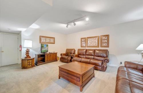 Penhook House | Thomwells Family Affair - Private Dock, Sleeps 18!