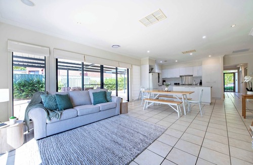 Dubbo House | Thorby House - Comfort & Convenience, Pets Allowed