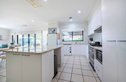 Dubbo House | Thorby House - Comfort & Convenience, Pets Allowed
