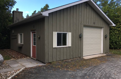 Thornbury House | Thornbury 3 Bdrm home, 2 garages Short/Long Term