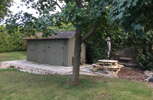 Thornbury House | Thornbury 3 Bdrm home, 2 garages Short/Long Term