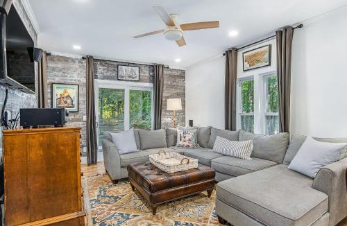 Fennville House | Thorndale - Modern Smart Home on 20 Pastoral Acres with a Private Heated Pool & Hot Tub
