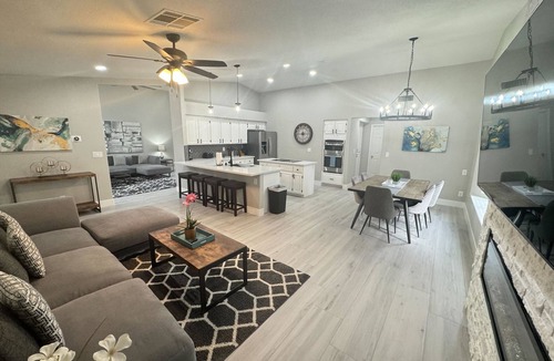 Green Valley North House | Thornhill · 35% Off Fall Special - Delightful 4 Bedroom/pool