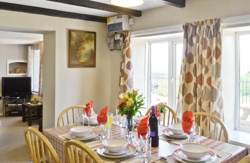 Redbrook House | Thornhill