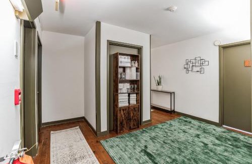 Cheyney Apartment | Thornton Studio with Kitchenette