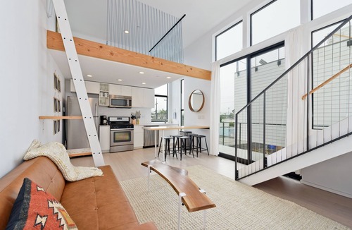 Ocean Beach House | Thoroughly Clean & Highly Discounted @ the Beach