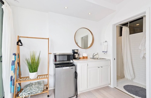 Ocean Beach House | Thoroughly Clean & Highly Discounted @ the Beach