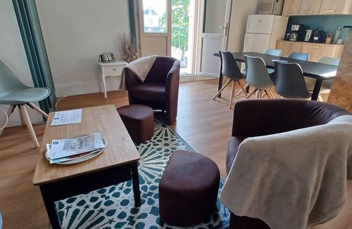 Thouars Apartment | Thouars, Superb apartment on the central square