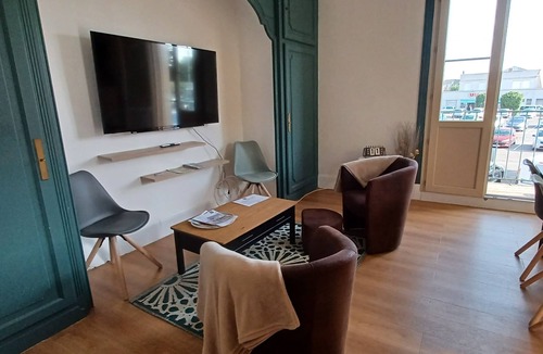 Thouars Apartment | Thouars, Superb apartment on the central square