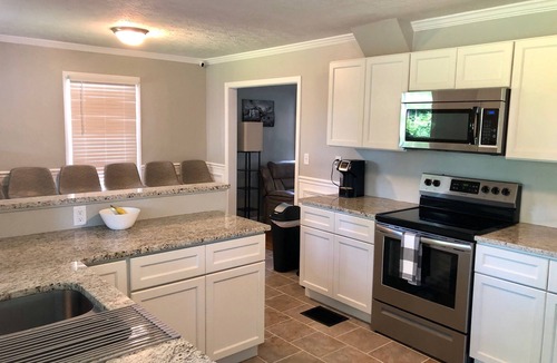 Middletown House | Thoughtful, entertainment haven for large groups, next to Smith Park