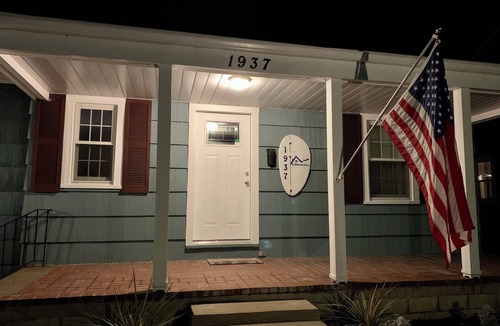 Middletown House | Thoughtful, entertainment haven for large groups, next to Smith Park