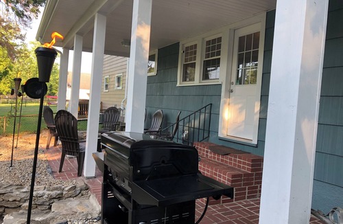 Middletown House | Thoughtful, entertainment haven for large groups, next to Smith Park