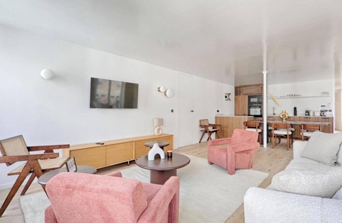 Les Halles Apartment | THOUGHTFULLY DESIGNED WITH CONTEMPORARY ELEGANCE NEXT TO LOUVRE -RUE SAINT DENIS