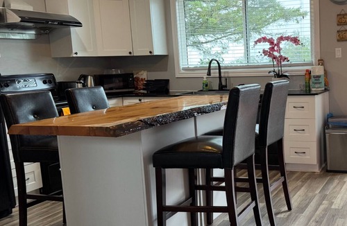 Leeds and the Thousand Islands House | Thousand Islands Pet Friendly Home Gananoque Kingston Ontario,