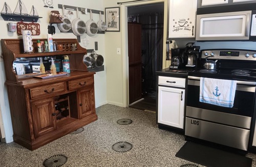 Alexandria Bay House | Thousand Islands FUN -easy 5-8 minutes walk to all