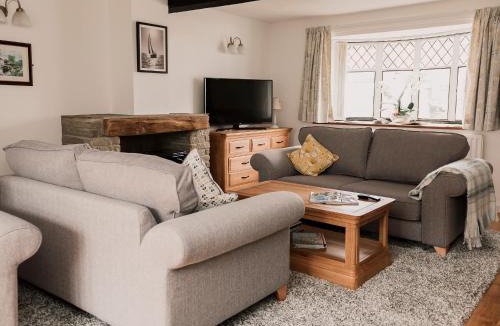 Chaddesley Corbett House | Three Batch Cottages