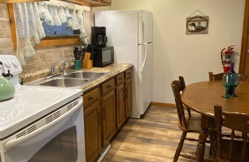 Chestertown Resort | Three Bears, Immaculate 2 Bed/2.5 bath suite, Heat/AC & Washer/dryer