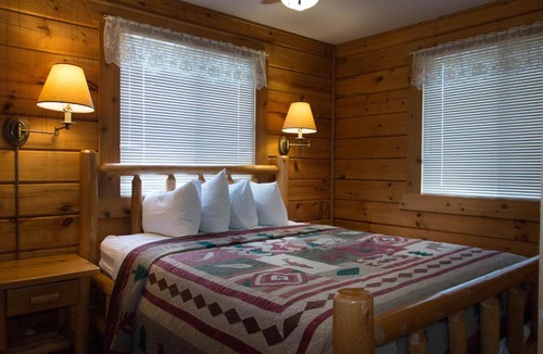 Warrens Hotel | Three Bears Resort, Ascend Hotel Collection