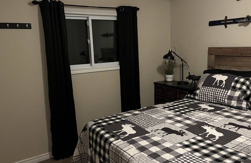 Algonquin Highlands Cottage | Three bedroom Lakeside cottage Algonquin highlands