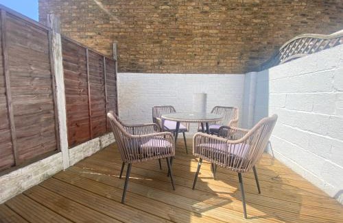 South Richmond House | Three Bedroom House in Central Richmond