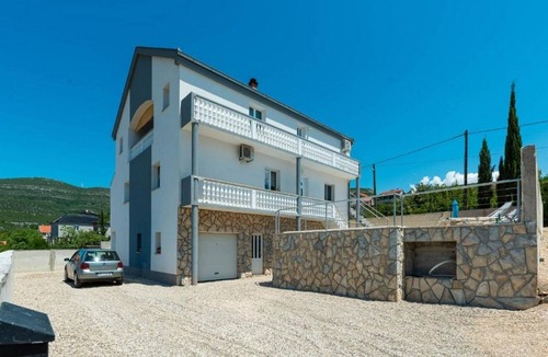 Gornji Karin Apartment | Three Bedroom apartment with Terrace and Swimming pool