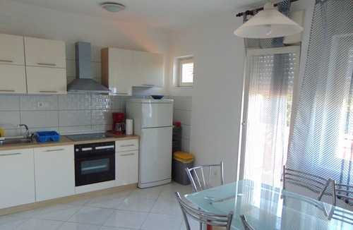 Seget Donji Apartment | Three bedroom apartment near beach Seget Donji, Trogir (A-19351-a)