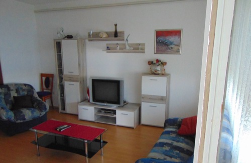 Seget Donji Apartment | Three bedroom apartment near beach Seget Donji, Trogir (A-19351-a)