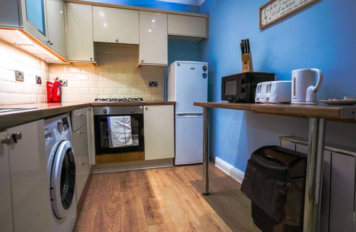 Coatbridge Apartment | Three Bedroom Apartment in Central Coatbridge