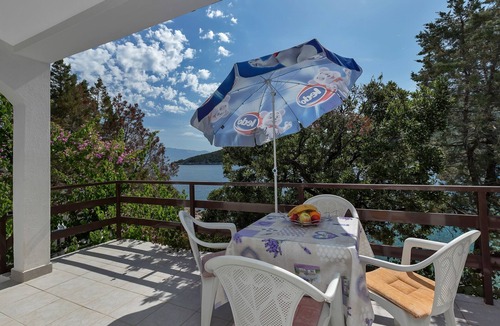 Pokrivenik Apartment | Three bedroom apartment near beach Cove Pokrivenik, Hvar (A-5223-b)