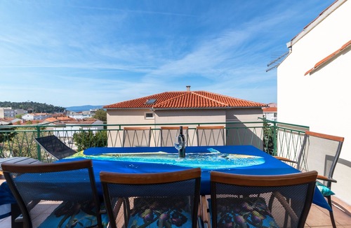 Gorinka Apartment | Three bedroom apartment with terrace and sea view Makarska (A-18898-a)