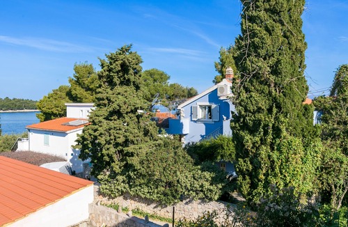 Maslinica Apartment | Three bedroom apartment near beach Maslinica (Šolta) (A-14748-a)