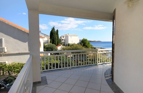 Rogoznica Apartment | Three bedroom apartment near beach Zečevo Rtić, Rogoznica (A-8366-a)