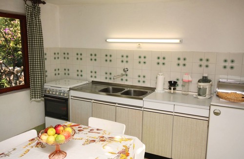Necujam Apartment | Three bedroom apartment near beach Nečujam, Šolta (A-5186-a)