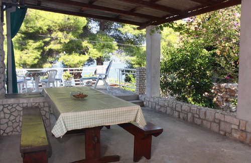 Necujam Apartment | Three bedroom apartment near beach Nečujam, Šolta (A-5186-a)