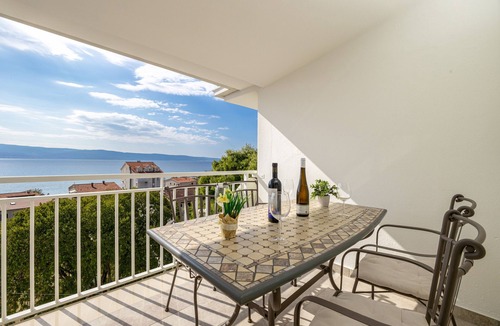 Duce Apartment | Three bedroom apartment with terrace and sea view Duće, Omiš (A-946-a)