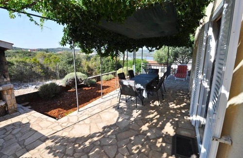 Necujam Apartment | Three bedroom apartment with terrace and sea view Nečujam, Šolta (A-14729-a)
