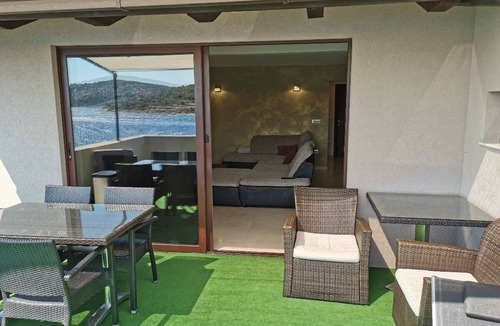 Kaprije Apartment | Three bedroom apartment near beach Kaprije (A-20012-b)