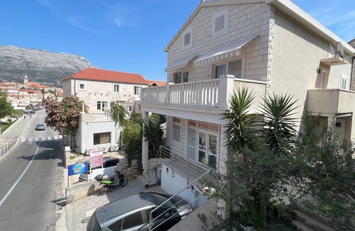 Cove Tri Zala (Zrnovo) Apartment | Three bedroom apartment with balcony and sea view Korčula (A-21883-a)