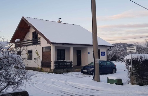Lovinac Apartment | Three bedroom apartment with terrace Lovinac, Velebit (A-21748-a)