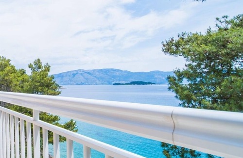 Lumbarda Apartment | Three bedroom apartment near beach Lumbarda, Korčula (A-135-a)