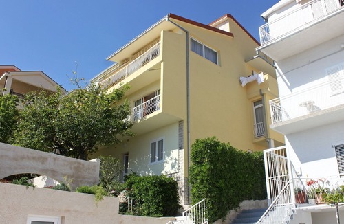 Bili brig Apartment | Three bedroom apartment with balcony and sea view Makarska (A-6767-a)
