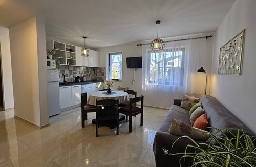 Malinska Apartment | Three bedroom apartment with balcony Malinska, Krk (A-2390-a)