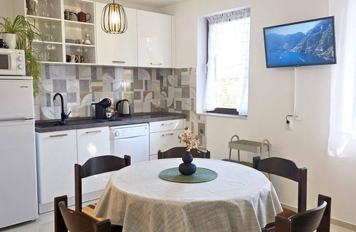 Malinska Apartment | Three bedroom apartment with balcony Malinska, Krk (A-2390-a)